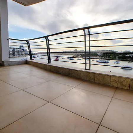 The - 4bed Sliemaseafront Fl 2 By Homely Apartman *