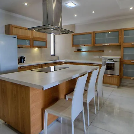 The - 4bed Sliemaseafront Fl 2 By Homely Apartman