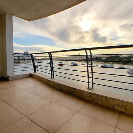 Apartment The - 4bed Sliemaseafront Fl 2 By Homely *