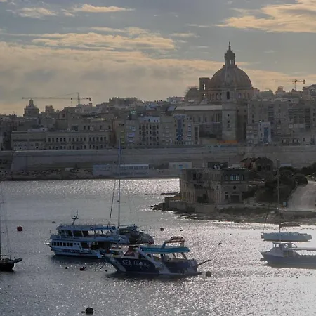Apartment The - 4bed Sliemaseafront Fl 2 By Homely Sliema