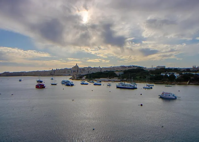 The - 4bed Sliemaseafront Fl 2 By Homely Sliema