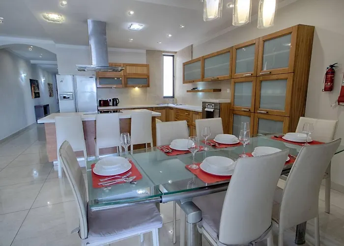 The - 4bed Sliemaseafront Fl 2 By Homely *