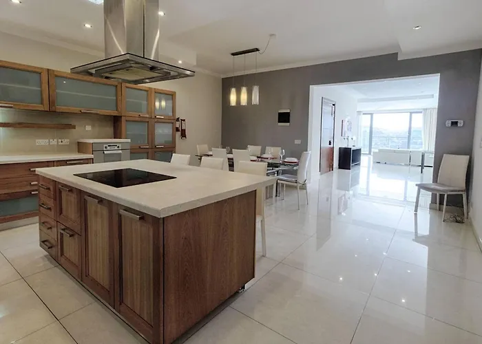 The - 4bed Sliemaseafront Fl 2 By Homely Sliema